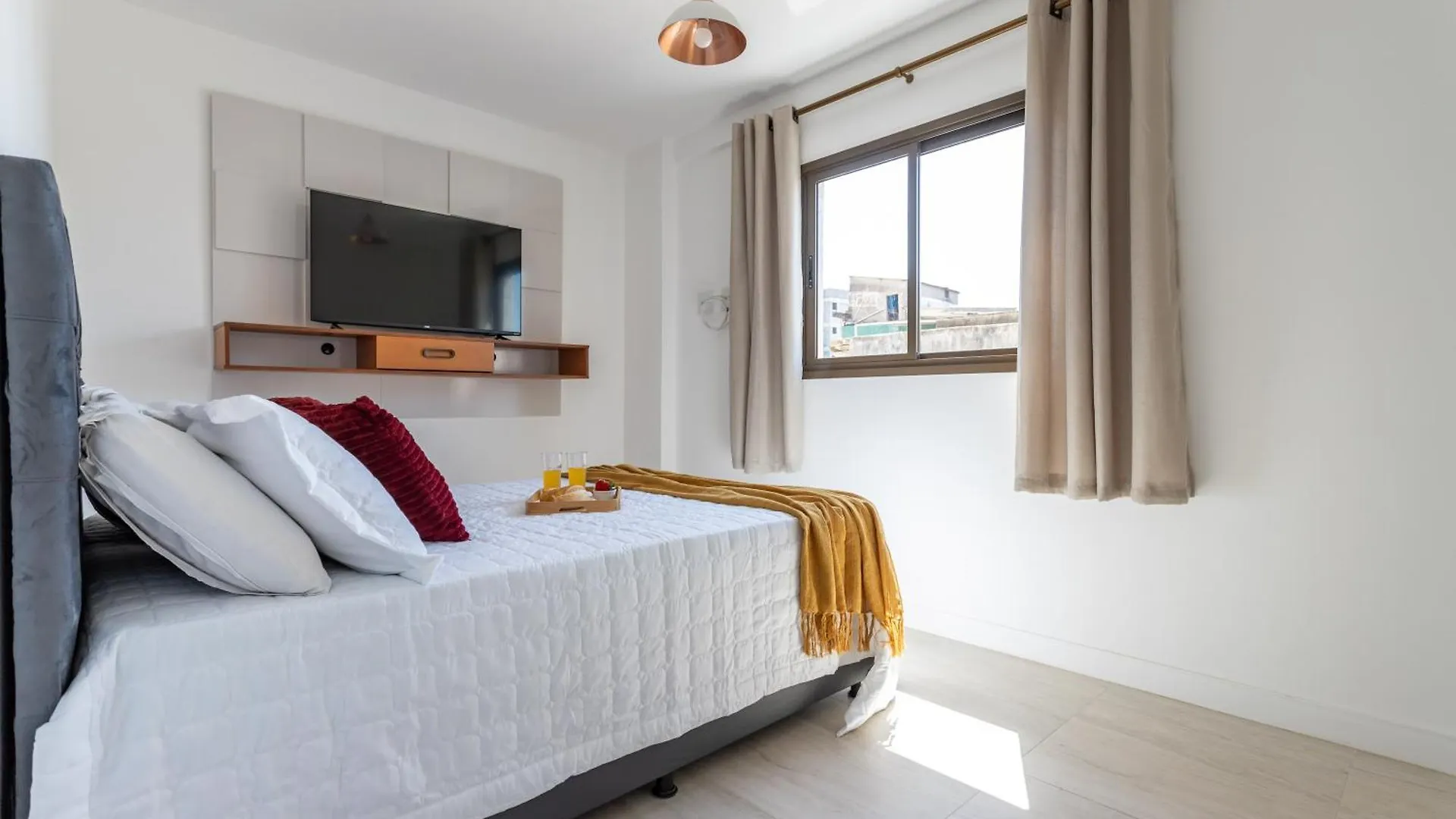 Praia dos Anjos Beach Club Condo: 2BR, Pool, 24/7 Security Arraial do Cabo Apartment
