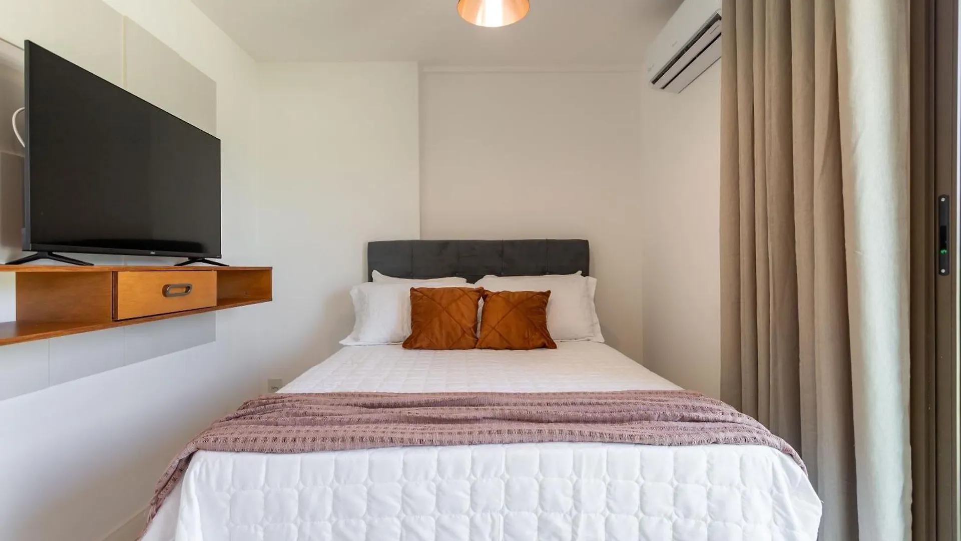 Praia dos Anjos Beach Club Condo: 2BR, Pool, 24/7 Security Arraial do Cabo