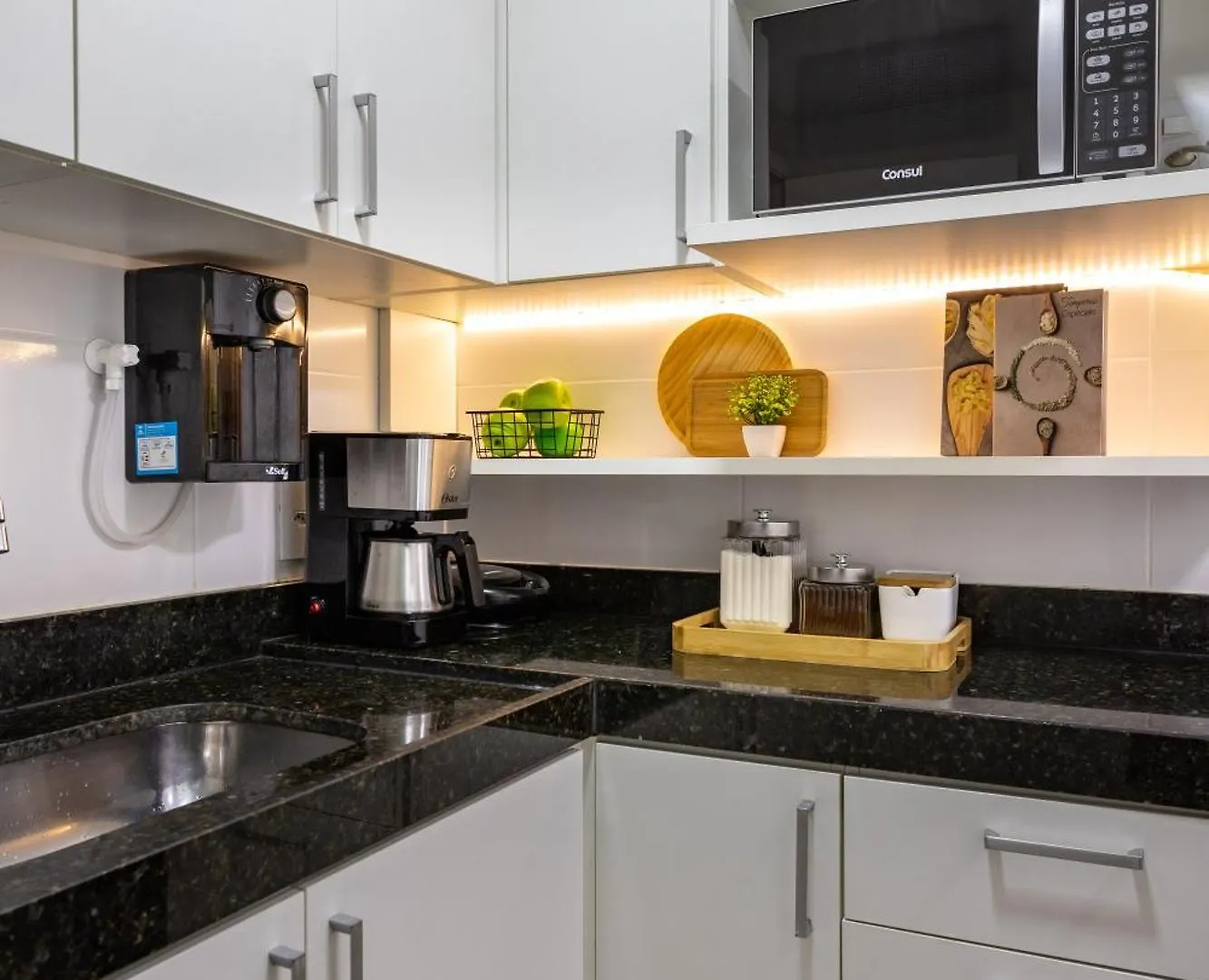 Praia dos Anjos Beach Club Condo: 2BR, Pool, 24/7 Security Arraial do Cabo Brazil