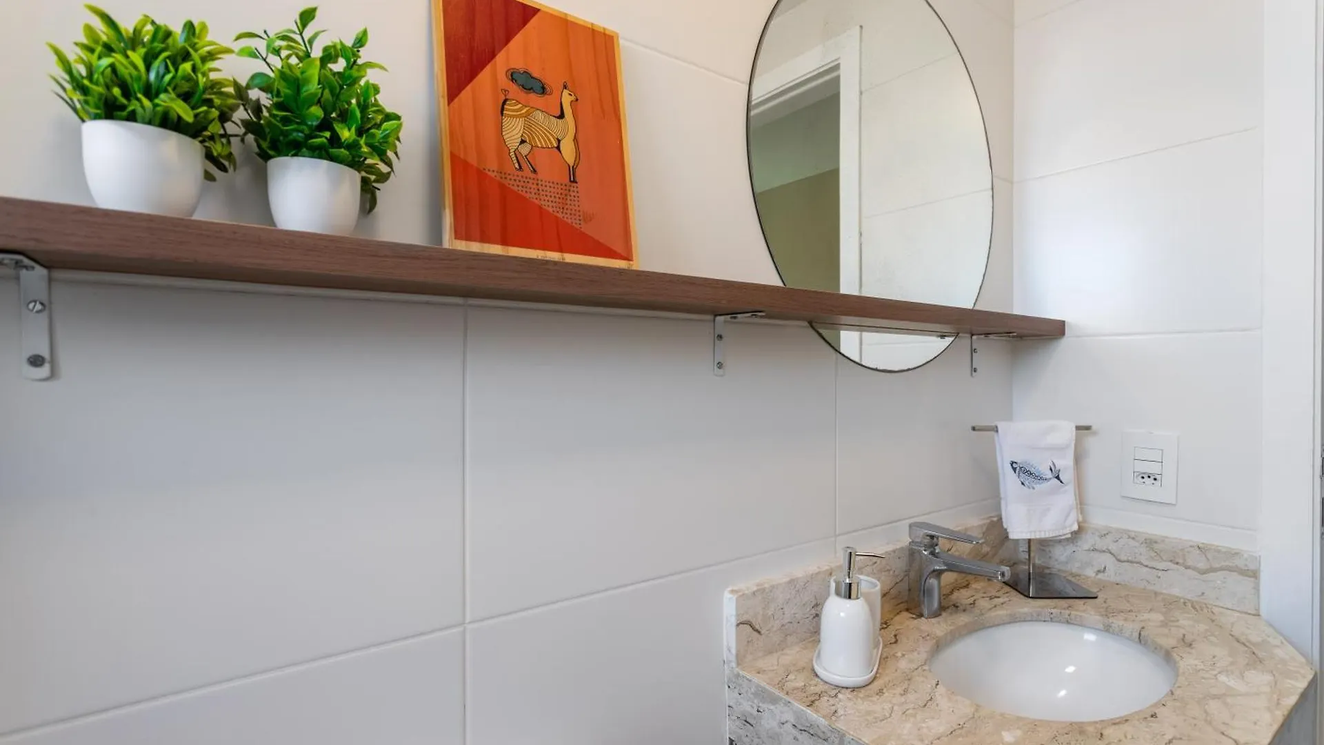 Praia dos Anjos Beach Club Condo: 2BR, Pool, 24/7 Security Arraial do Cabo Apartment