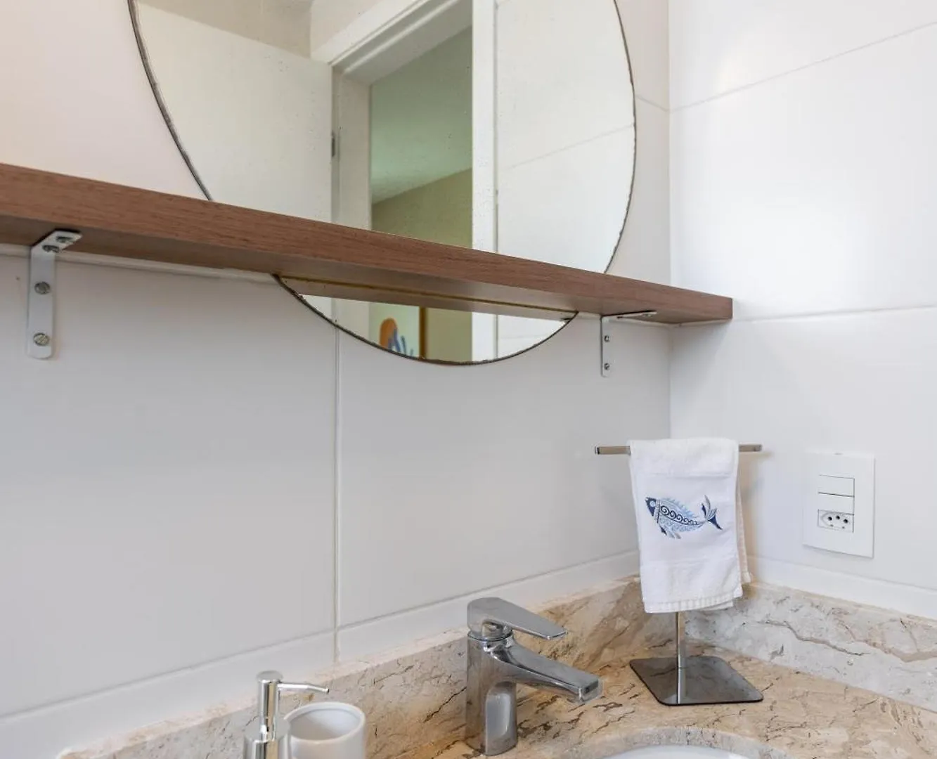 Praia dos Anjos Beach Club Condo: 2BR, Pool, 24/7 Security Arraial do Cabo Brazil