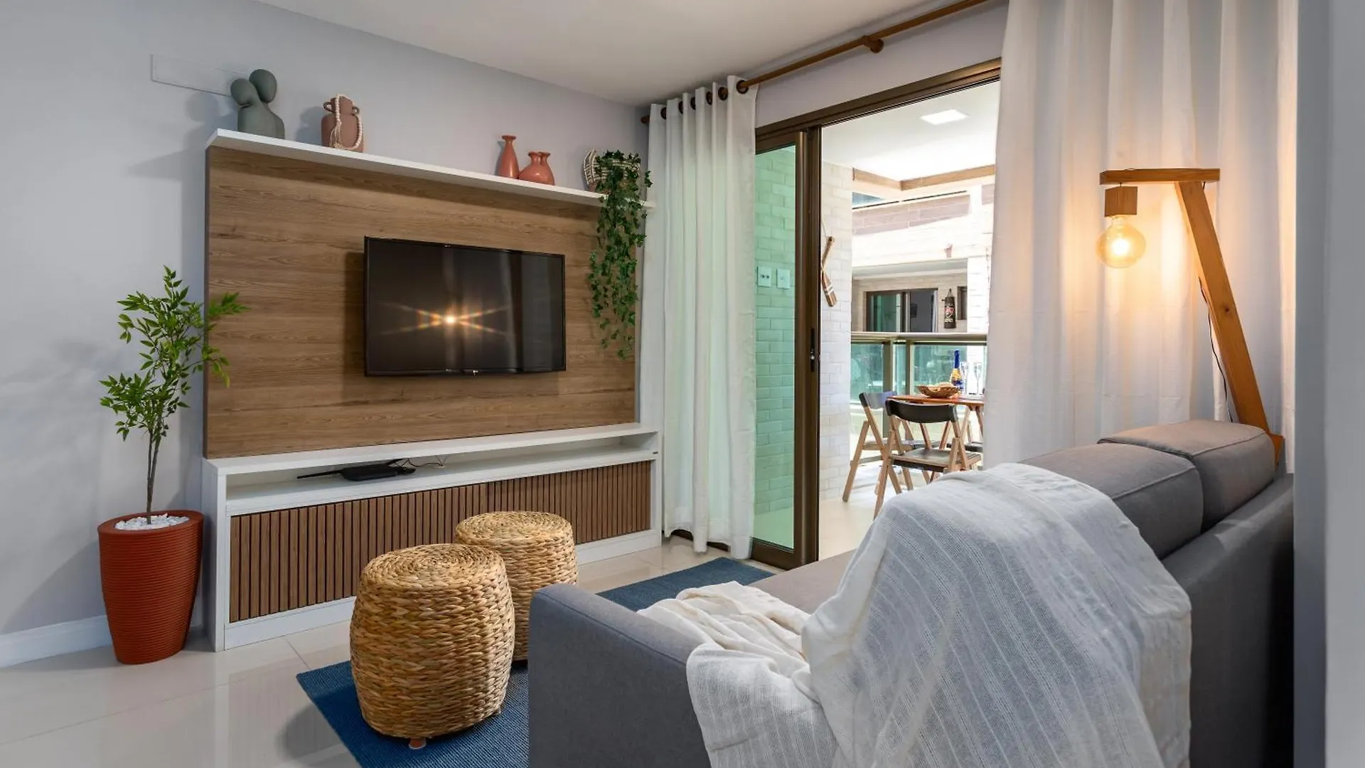 Praia dos Anjos Beach Club Condo: 2BR, Pool, 24/7 Security Arraial do Cabo