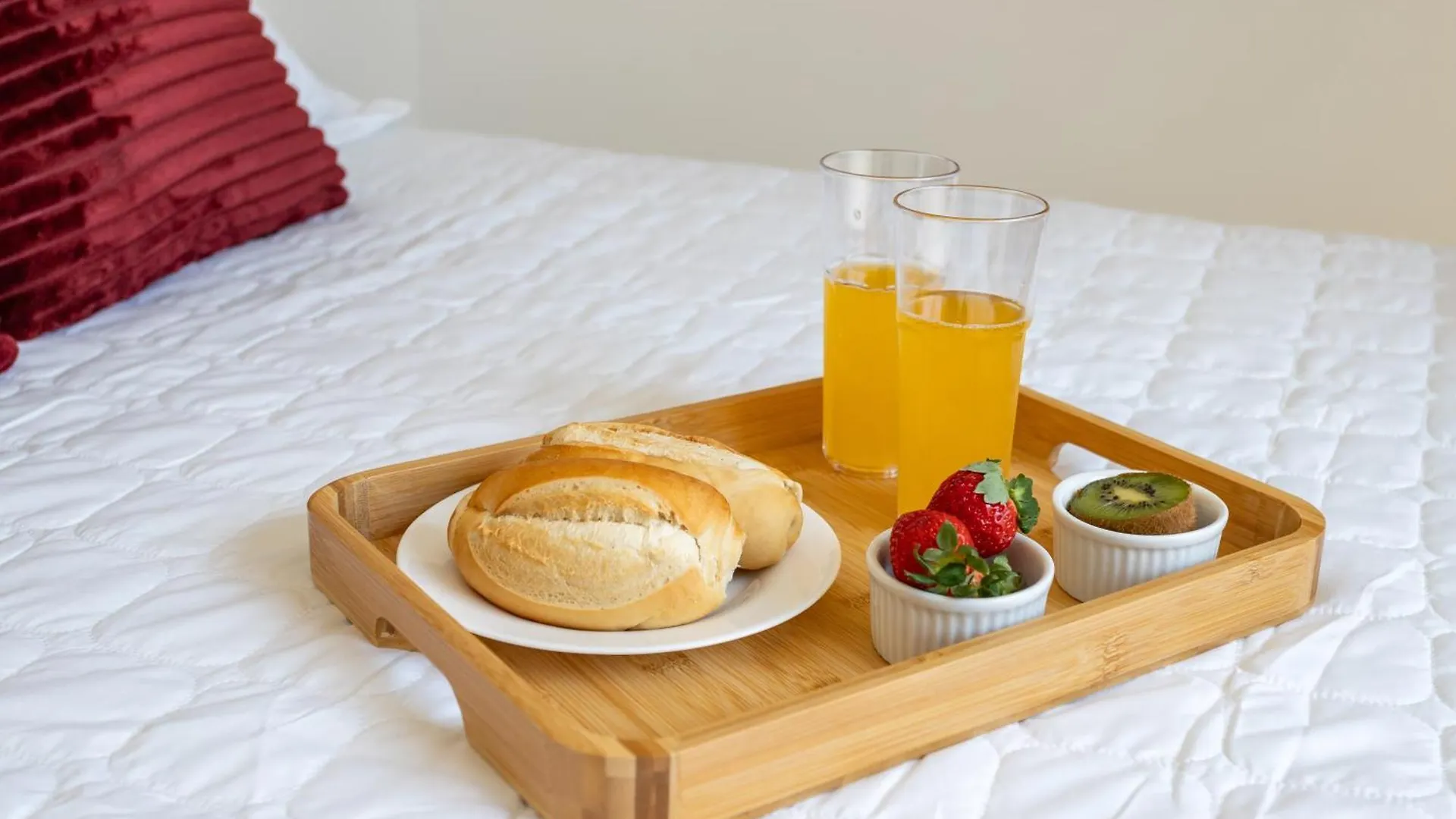 Praia dos Anjos Beach Club Condo: 2BR, Pool, 24/7 Security Arraial do Cabo