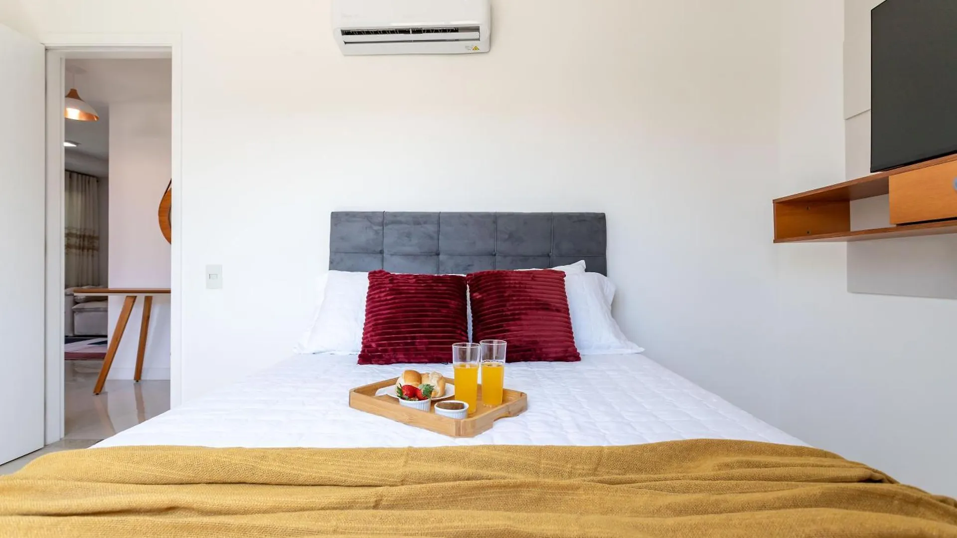 Praia dos Anjos Beach Club Condo: 2BR, Pool, 24/7 Security Arraial do Cabo Apartment