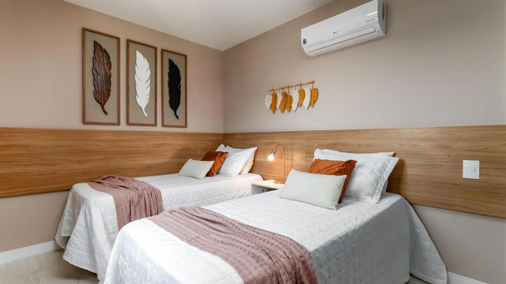 Praia dos Anjos Beach Club Condo: 2BR, Pool, 24/7 Security Arraial do Cabo