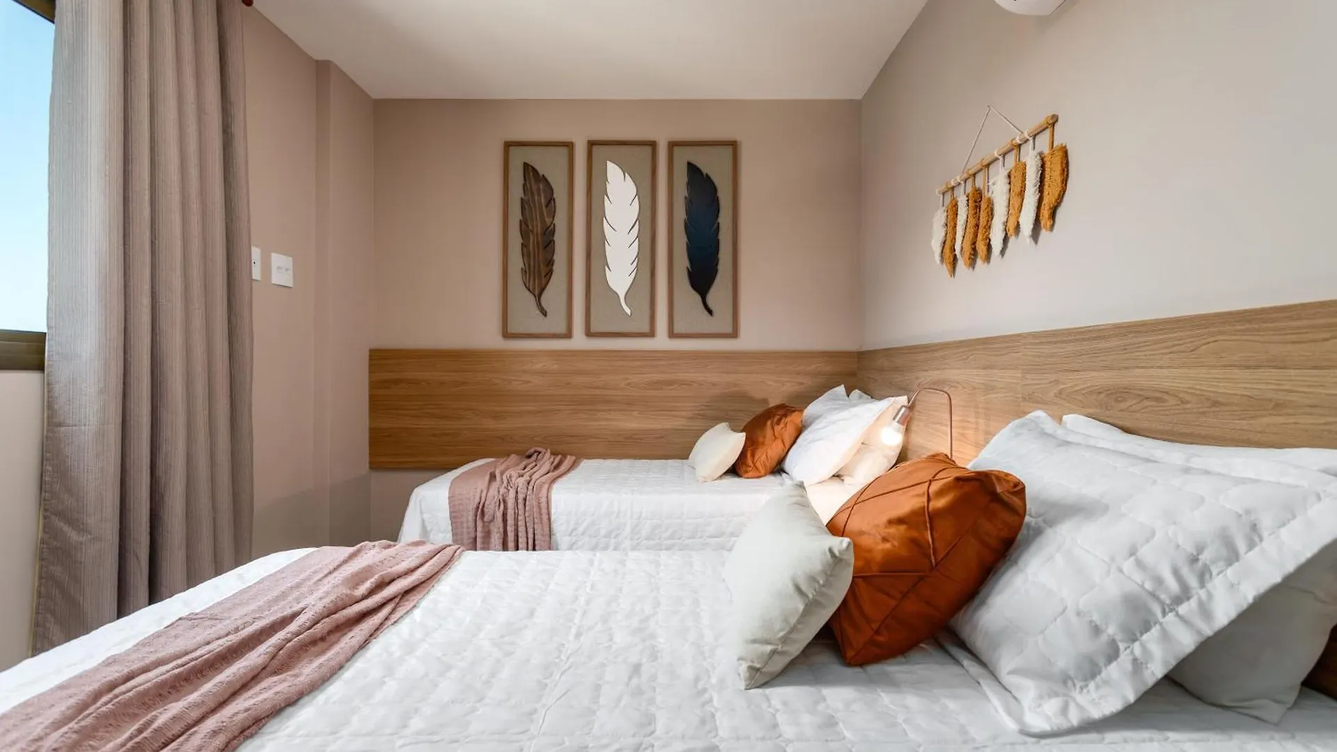 Praia dos Anjos Beach Club Condo: 2BR, Pool, 24/7 Security Arraial do Cabo
